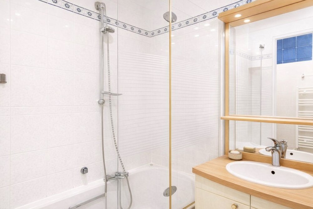 APPARTEMENT - 2 CHAMBRES - 58M² - CUISINE AMENAGEE - RESIDENCE SECURISEE - PARKING - CAVE photo 5